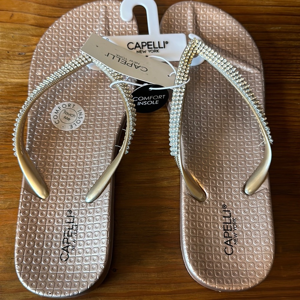 NWT womens flip flops